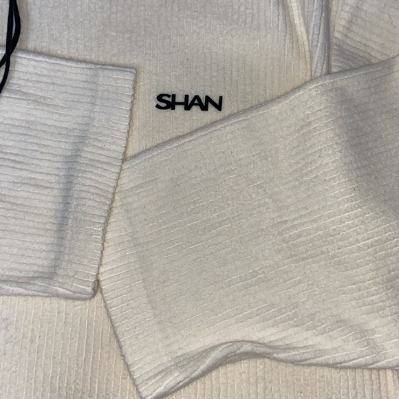 Women’s SHAN oversized cream/white very oversized sweater size Medium - Picture 10 of 16